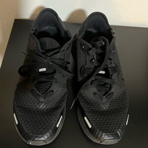 Nike Black Athletic Sneakers with Lace-Up Design